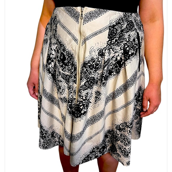 Fully lined skater skirt with front zipper, pretty pattern size 12 from Anthro - Picture 1 of 9